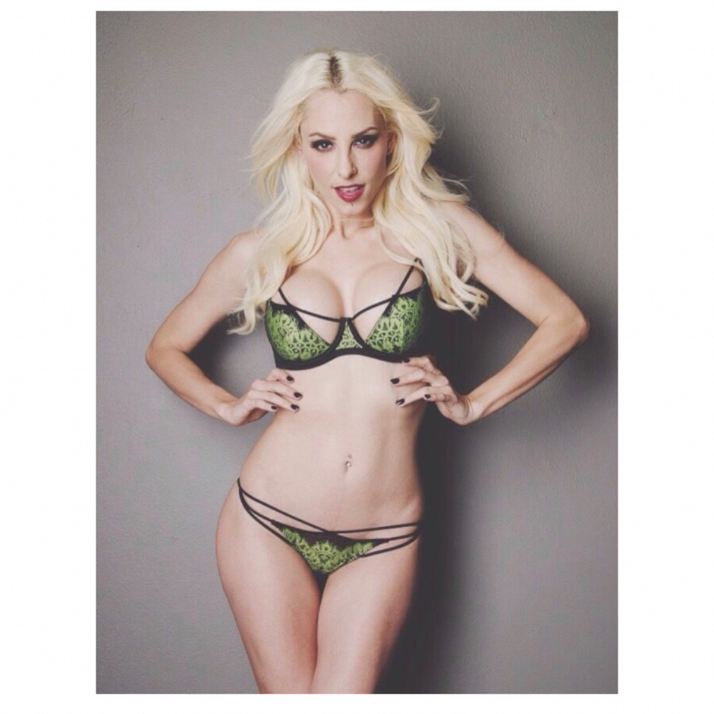 Green Agent P set. Small/2 bottoms 34D top